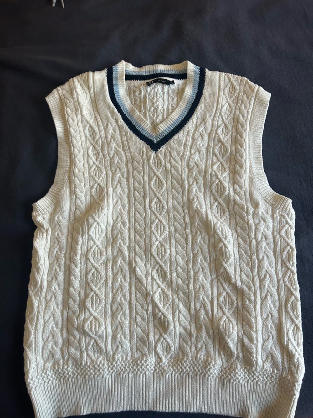 Simons Men's Cream Cable Knit V-Neck Sweater Vest